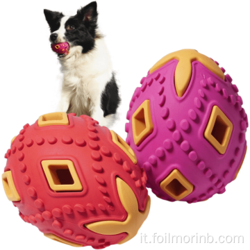 Cani giocattolo per animali domestici che giocano a palla da trattare